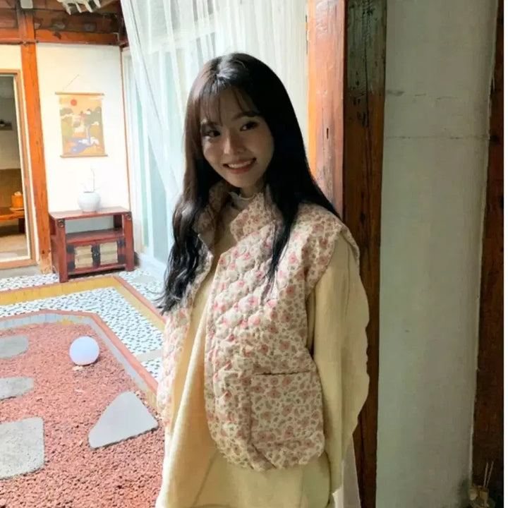 [BUNJANG] 새상품 로버블 꽃 조끼 패딩 / 새상품 로버블 꽃 조끼 패딩