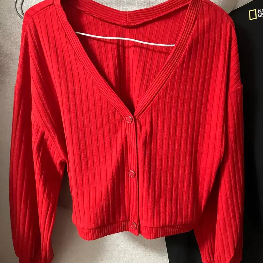[BUNJANG] Red Cropped Fit Cardigan / 빨간 크롭핏 가디건