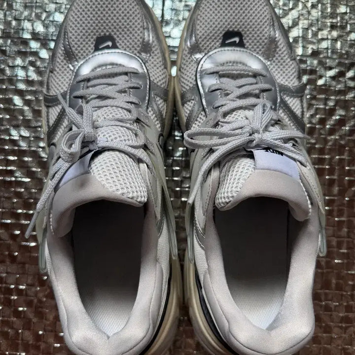 [BUNJANG] Nike V2K Run Sneakers / 나이키 V2K Run [290]