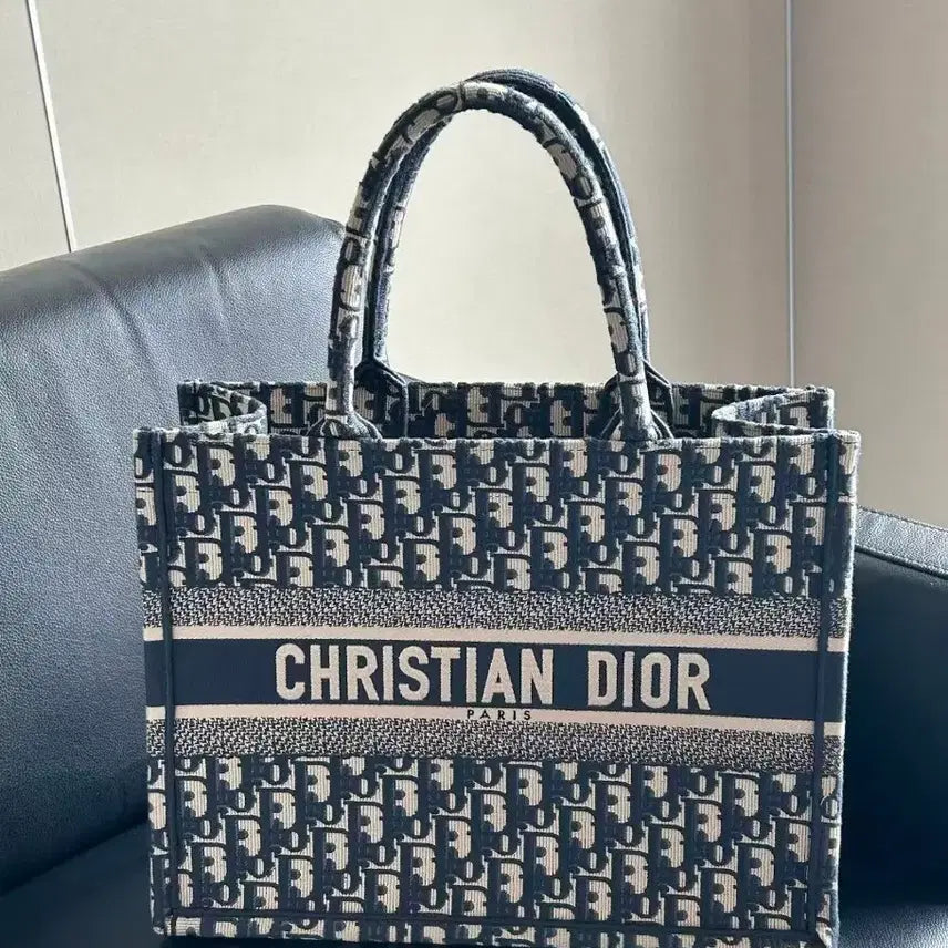 [BUNJANG] Dior Book Tote Canvas Tote Bag / Dio북 토트 토트백 정품 팝니다 (사용감 적음) 포장이 없어요