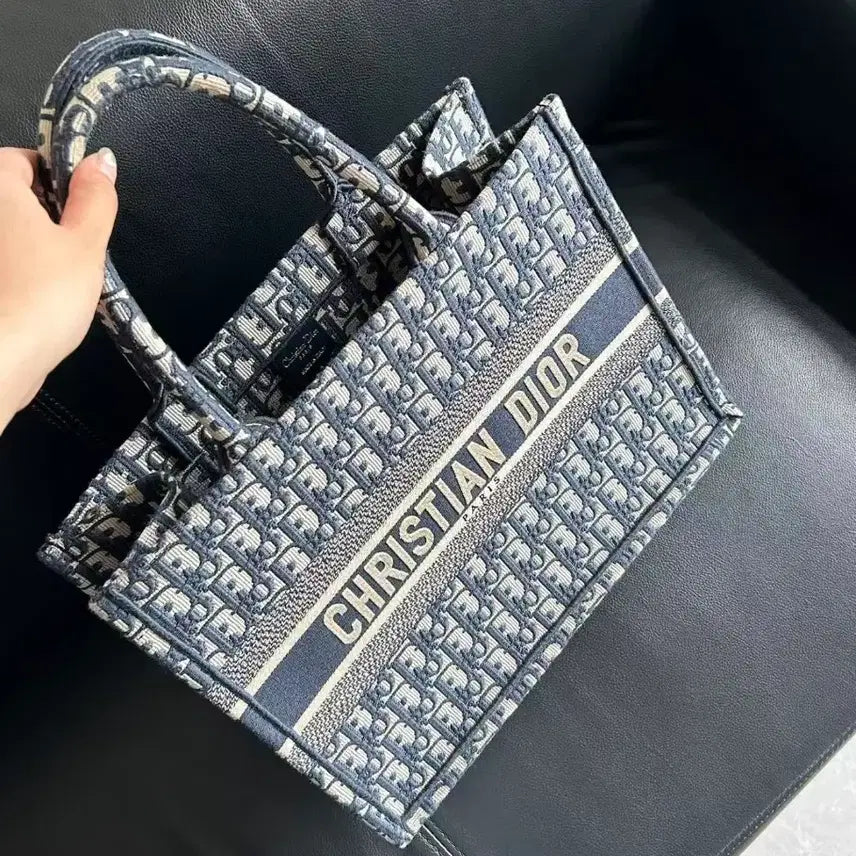 [BUNJANG] Dior Book Tote Canvas Tote Bag / Dio북 토트 토트백 정품 팝니다 (사용감 적음) 포장이 없어요