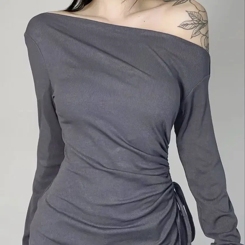[BUNJANG] Amebli Temu Grey Off-Shoulder Shirring Long-Sleeve T-Shirt / 에이블리 테무 회색 오프숄더 셔링 긴팔 티셔츠