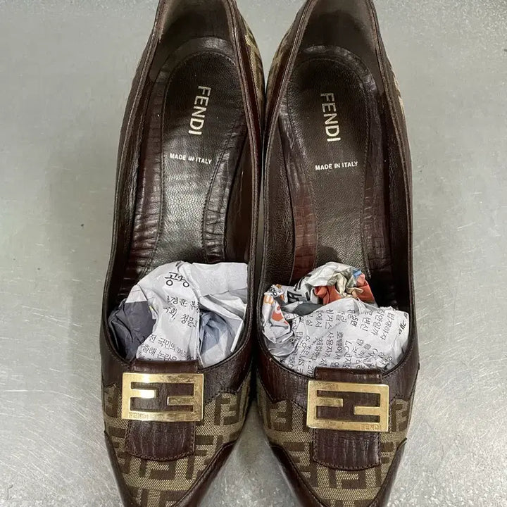 [SOLD OUT] 펜디 버클 펌프스 37.5 (gr-4521)