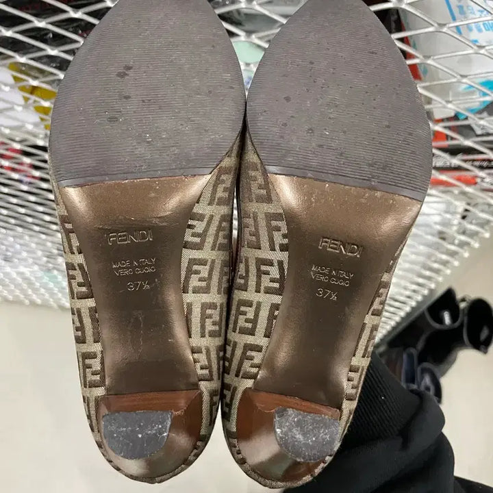 [SOLD OUT] 펜디 버클 펌프스 37.5 (gr-4521)
