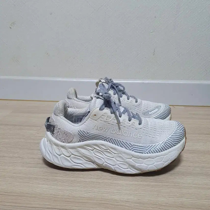 [SOLD OUT] 뉴발란스 프레쉬 폼 모어 트레일 v3 235