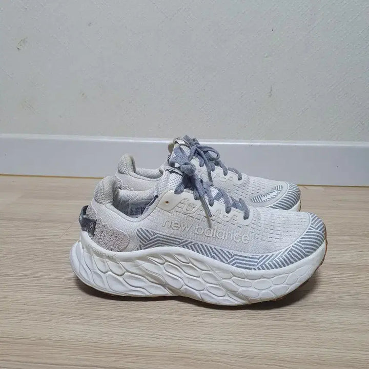 [SOLD OUT] 뉴발란스 프레쉬 폼 모어 트레일 v3 235