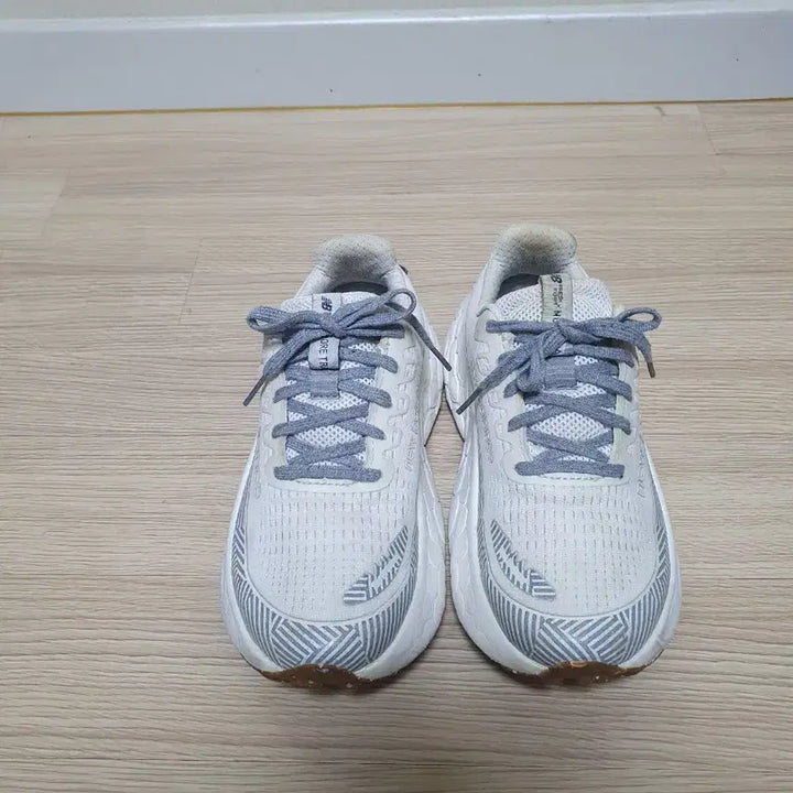 [SOLD OUT] 뉴발란스 프레쉬 폼 모어 트레일 v3 235