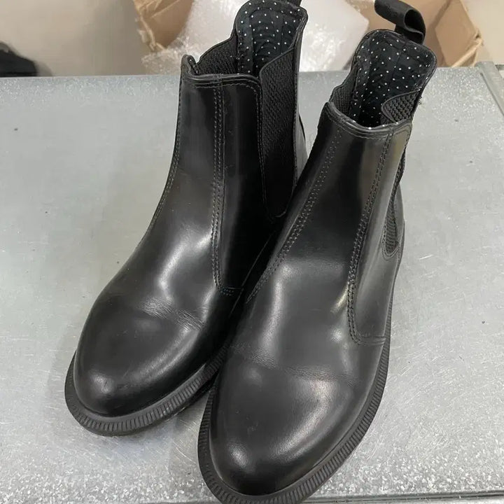 [BUNJANG] Dr. Martens Flora Boots UK4 / 닥터마틴 플로라 부츠 uk4 (gr-4522)