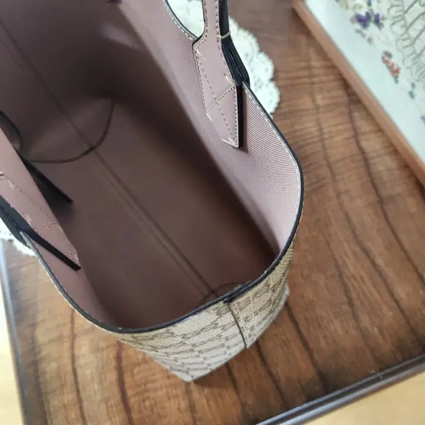 [SOLD OUT] 구찌 GG 슈프림 핑크 리버시블 스몰쇼퍼백