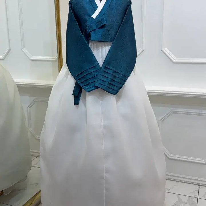[BUNJANG] Elegant Korean Hanbok Set / 돋보이는 한복