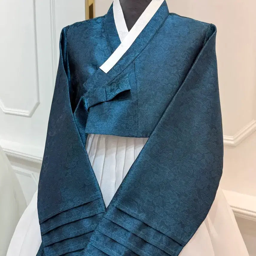 [BUNJANG] Elegant Korean Hanbok Set / 돋보이는 한복