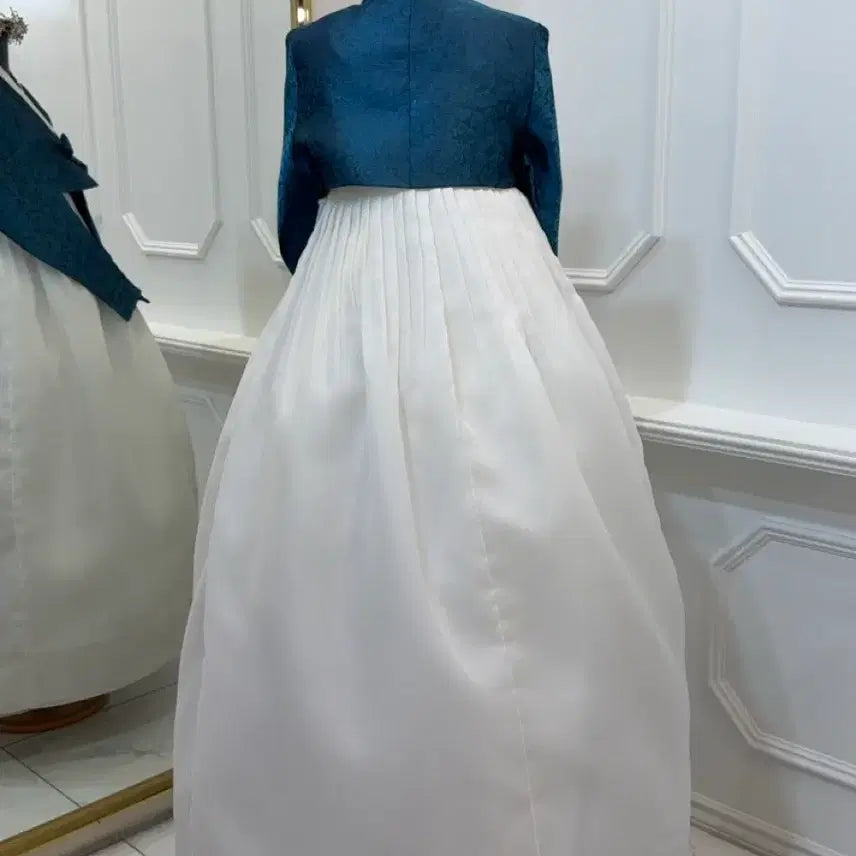 [BUNJANG] Elegant Korean Hanbok Set / 돋보이는 한복