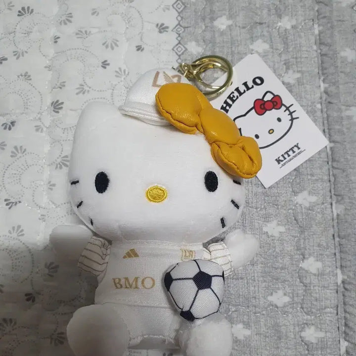 [BUNJANG] Hello Kitty Son Heung-min Soccer Keychain Doll / 헬로키티 축구 키링 인형 (손흥민)