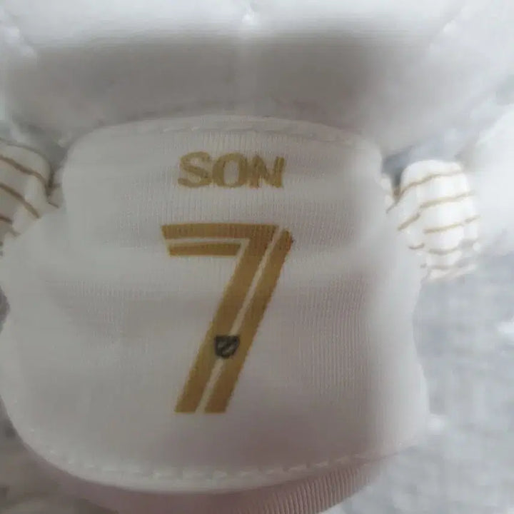 [BUNJANG] Hello Kitty Son Heung-min Soccer Keychain Doll / 헬로키티 축구 키링 인형 (손흥민)