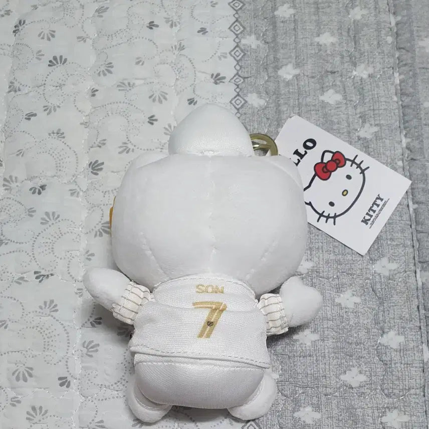 [BUNJANG] Hello Kitty Son Heung-min Soccer Keychain Doll / 헬로키티 축구 키링 인형 (손흥민)