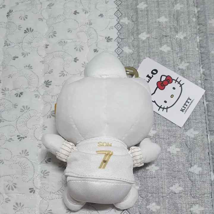 [BUNJANG] Hello Kitty Son Heung-min Soccer Keychain Doll / 헬로키티 축구 키링 인형 (손흥민)