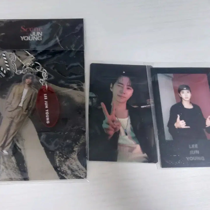 [BUNJANG] Lee Jun Young Scene by JunYoung Last Dance Photocard &amp; Acrylic Keyring / 이준영 아크릴 키링 Scene by JunYoung 라스트 댄스 포카