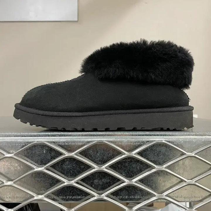 [BUNJANG] UGG Tazz Suede Slip-on Shoes / 어그 타제트 슬립온 블랙 250 (gr-4523)