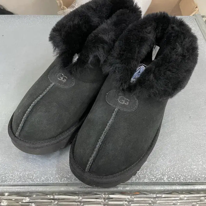 [BUNJANG] UGG Tazz Suede Slip-on Shoes / 어그 타제트 슬립온 블랙 250 (gr-4523)