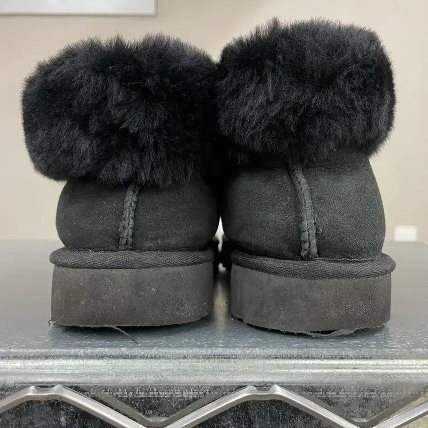 [BUNJANG] UGG Tazz Suede Slip-on Shoes / 어그 타제트 슬립온 블랙 250 (gr-4523)