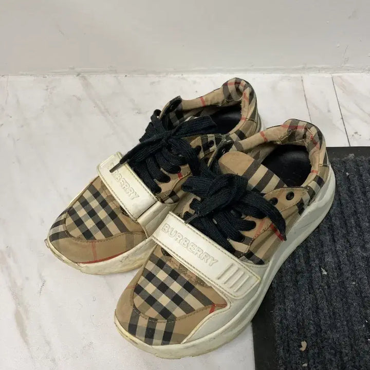[BUNJANG] Burberry Velcro Check Sneakers Size 37 / 버버리 벨크로 체크 스니커즈 37사이즈