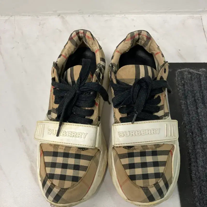 [BUNJANG] Burberry Velcro Check Sneakers Size 37 / 버버리 벨크로 체크 스니커즈 37사이즈