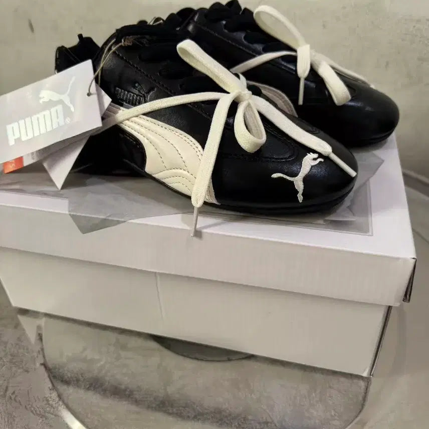 [SOLD OUT] 푸마 x 로제 스피드캣 PRM 블랙 웜 화이트 (245MM)