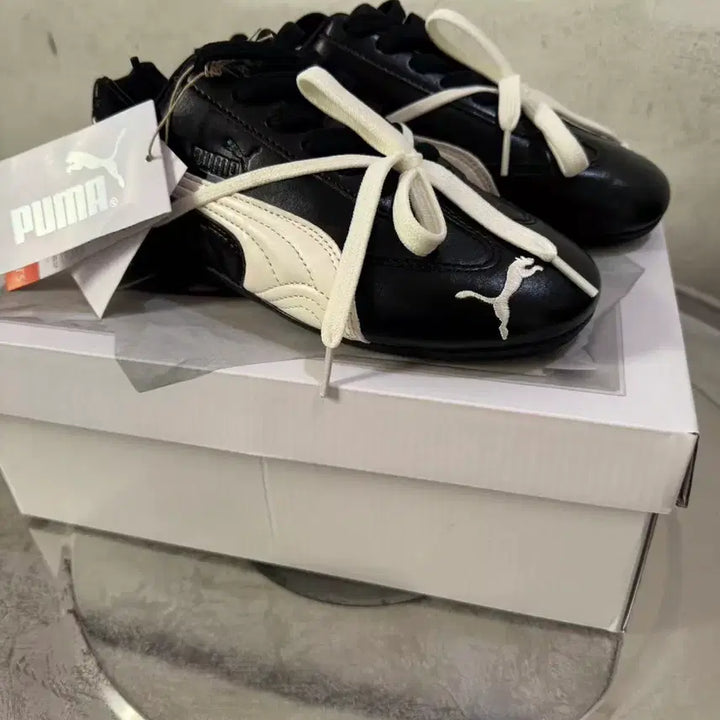 [SOLD OUT] 푸마 x 로제 스피드캣 PRM 블랙 웜 화이트 (245MM)