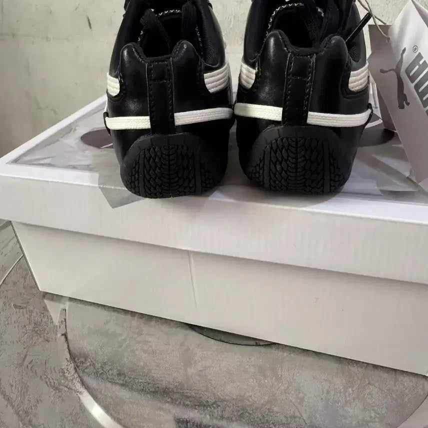 [SOLD OUT] 푸마 x 로제 스피드캣 PRM 블랙 웜 화이트 (245MM)