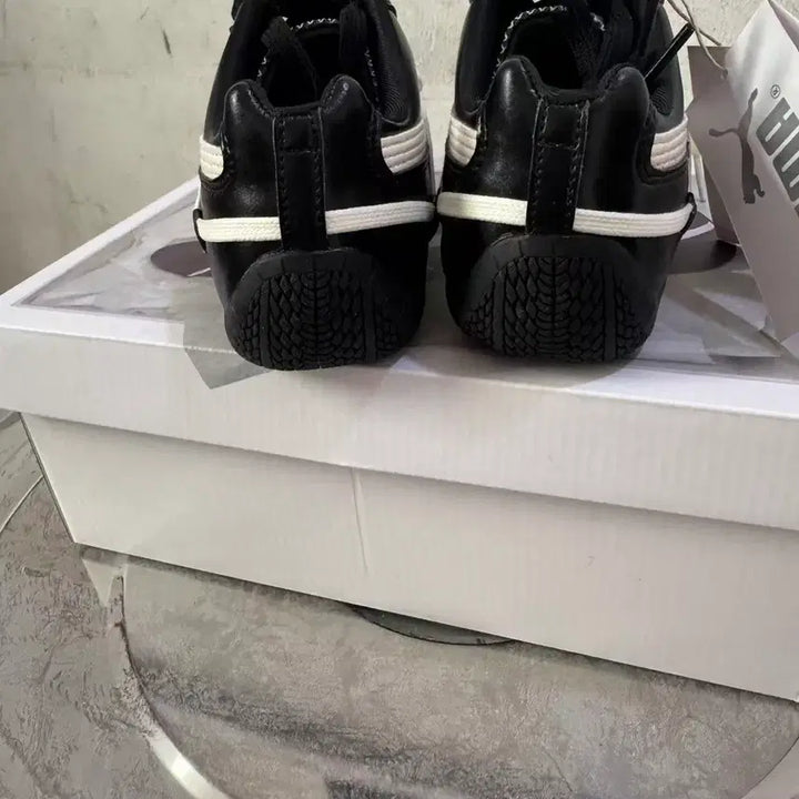[SOLD OUT] 푸마 x 로제 스피드캣 PRM 블랙 웜 화이트 (245MM)