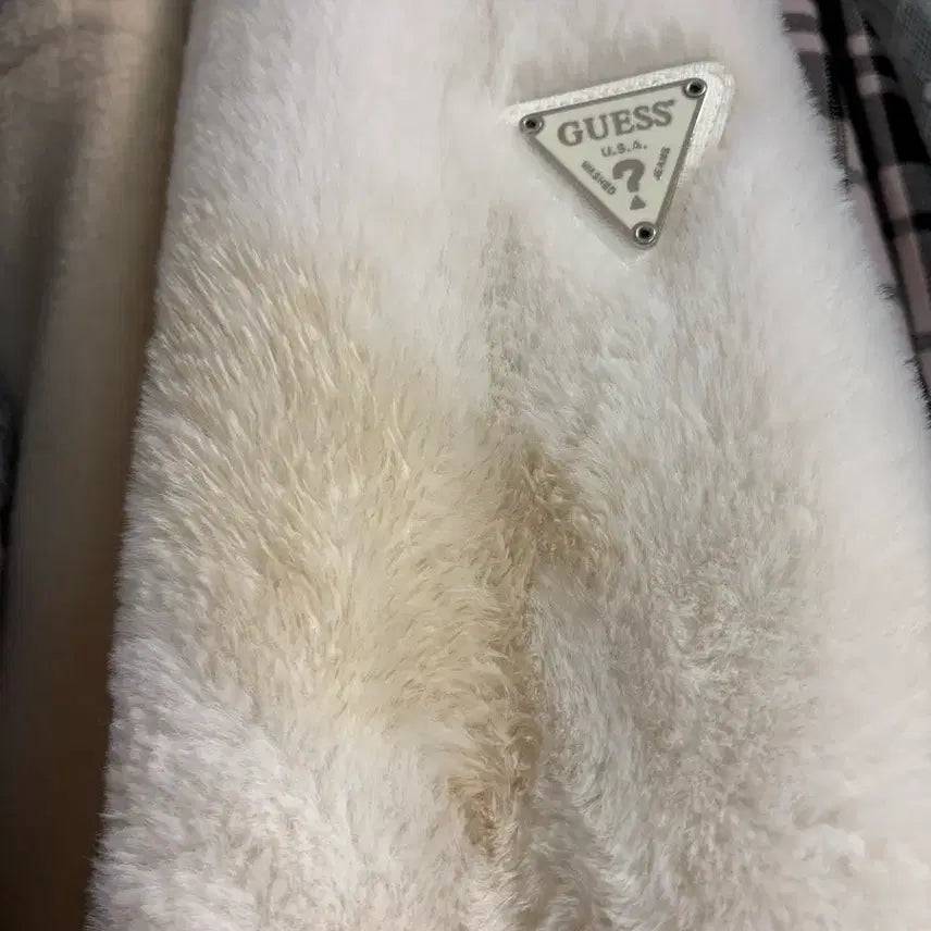 [BUNJANG] Guess Cropped Fur Zip-up Jacket / guess 크롭 퍼 집업