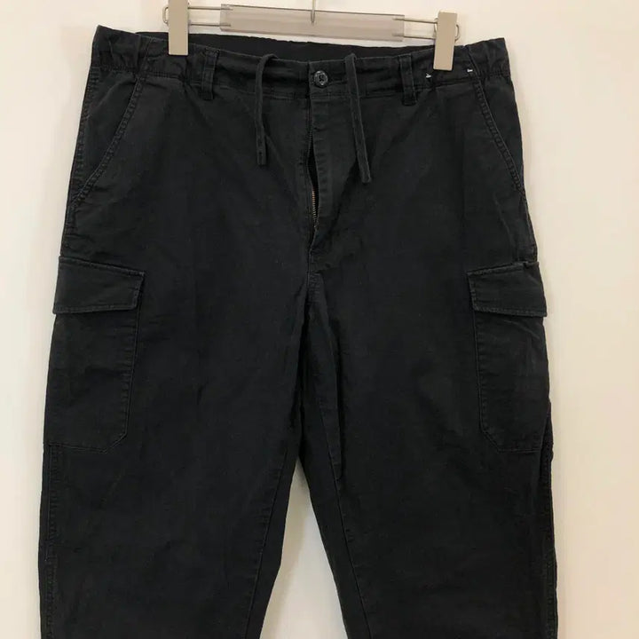 [BUNJANG] Uniqlo Garment Cargo Jogger Pants Black Size L / 유니클로 가먼트 카고조거팬츠 33-34