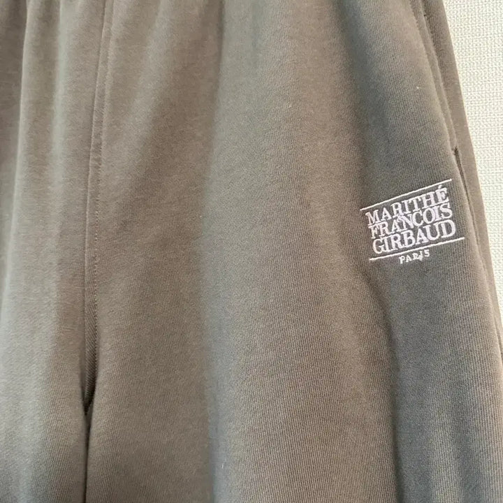 [BUNJANG] Marithe Logo Zip-up &amp; Pants Set Charcoal Brown (Seulgi&