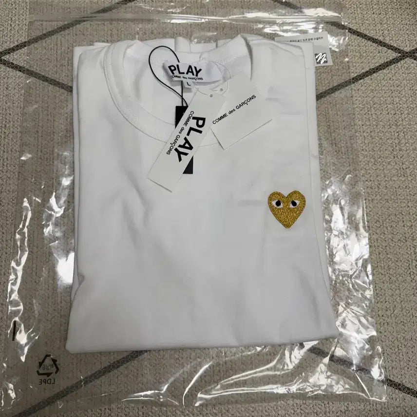 [SOLD OUT] 꼼데가르송 플레이 골드 하트 반팔 티셔츠 새제품