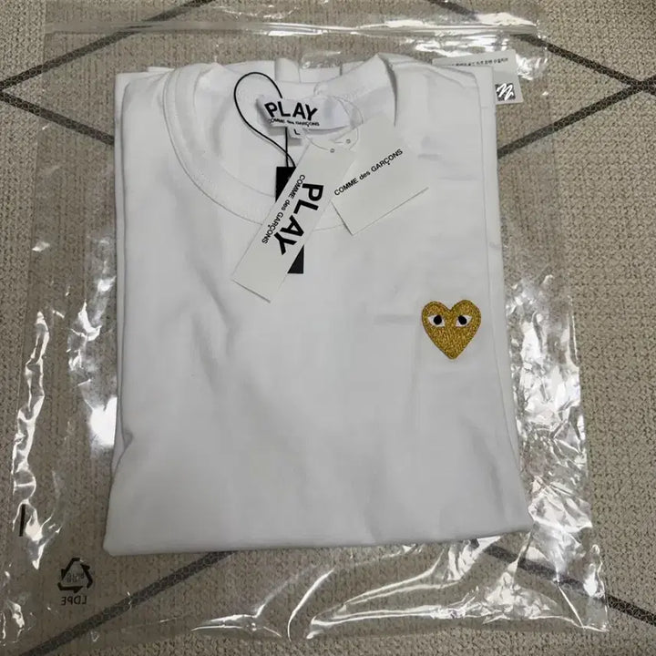 [SOLD OUT] 꼼데가르송 플레이 골드 하트 반팔 티셔츠 새제품
