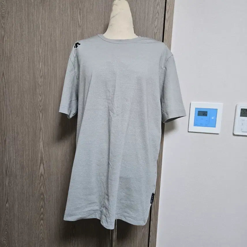 [BUNJANG] Descente Gray Short Sleeve T-shirt / 데상트 회색 반팔 티셔츠