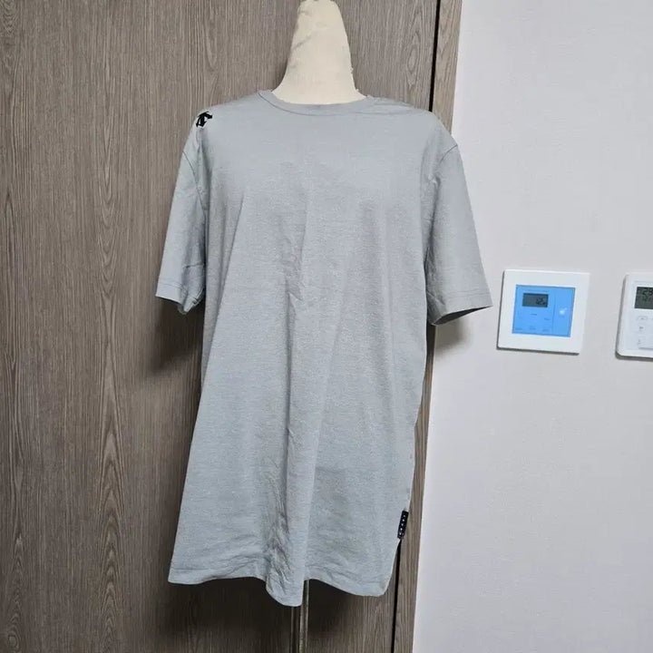 [BUNJANG] Descente Gray Short Sleeve T-shirt / 데상트 회색 반팔 티셔츠