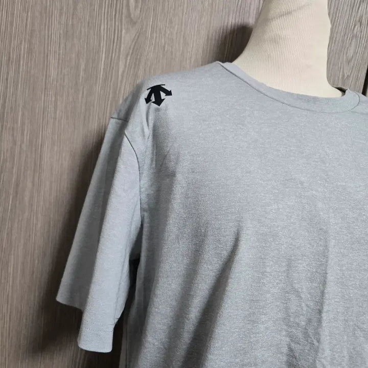 [BUNJANG] Descente Gray Short Sleeve T-shirt / 데상트 회색 반팔 티셔츠