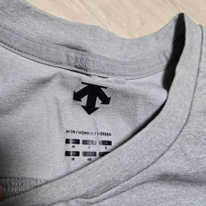[BUNJANG] Descente Gray Short Sleeve T-shirt / 데상트 회색 반팔 티셔츠