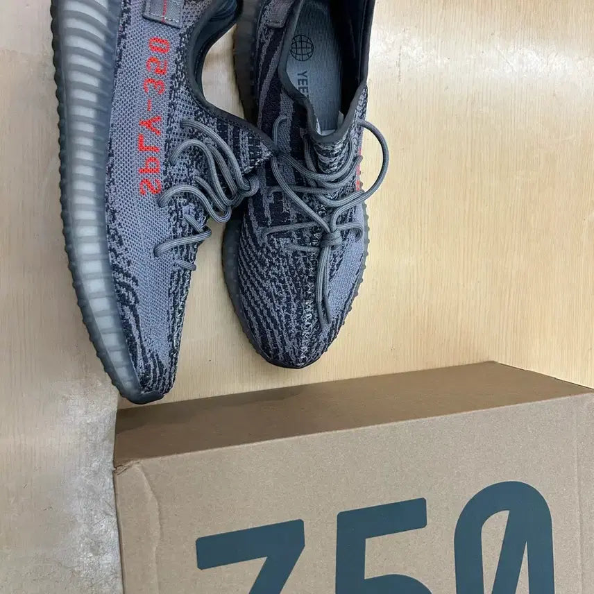 [BUNJANG] Adidas Yeezy Boost 350 V2 Beluga 2.0 Sneakers (Size 280) / (새상품) 280 아디다스 이지 부스트 350 V2 벨루가 2.0