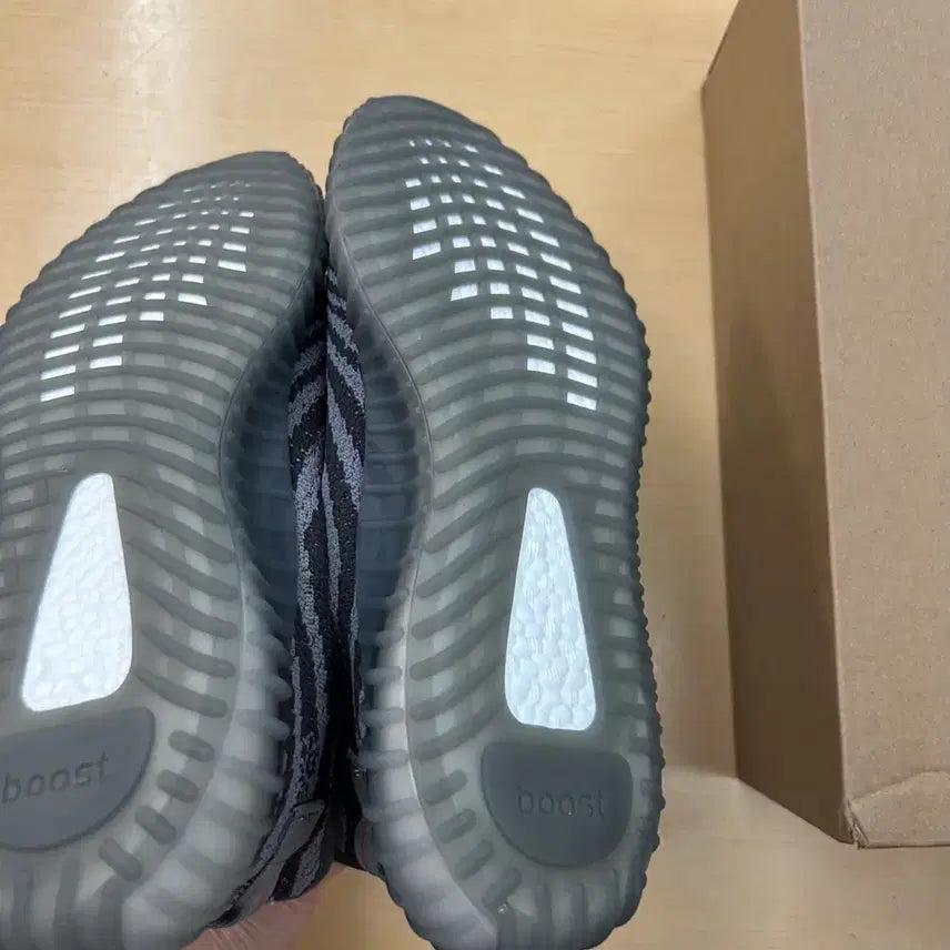 [BUNJANG] Adidas Yeezy Boost 350 V2 Beluga 2.0 Sneakers (Size 280) / (새상품) 280 아디다스 이지 부스트 350 V2 벨루가 2.0