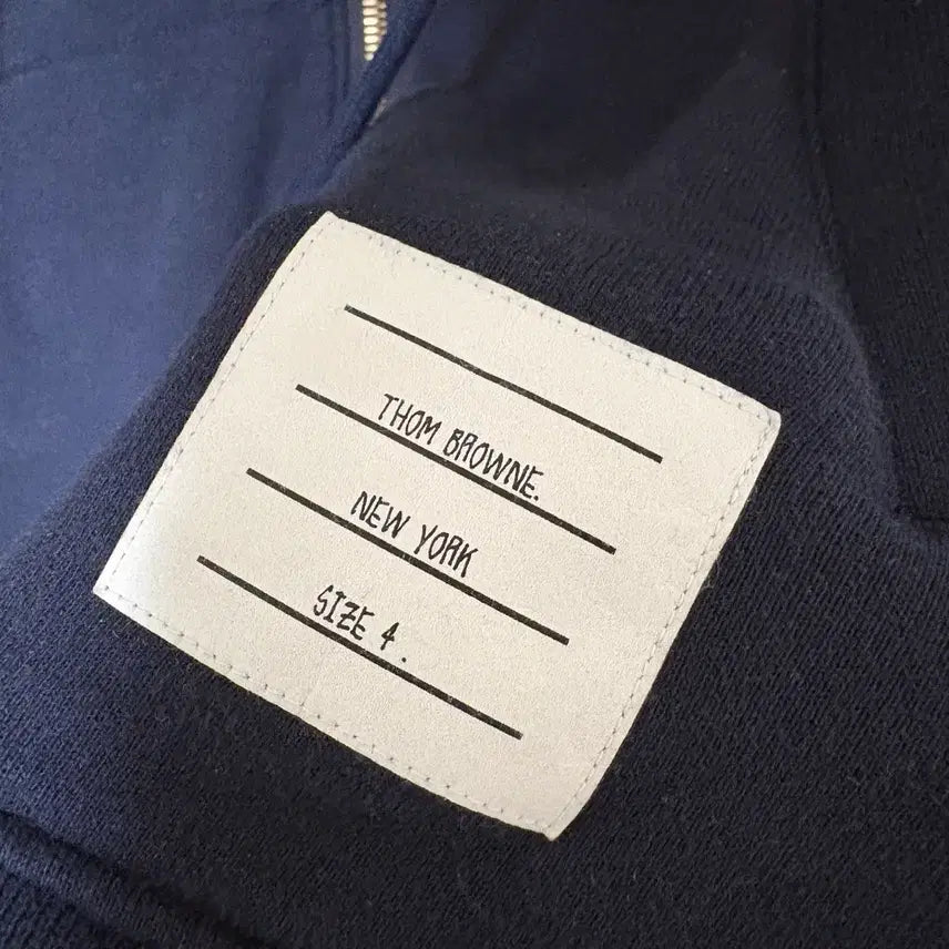 [SOLD OUT] [4] 톰브라운 사선완장 후드집업 네이비 금장