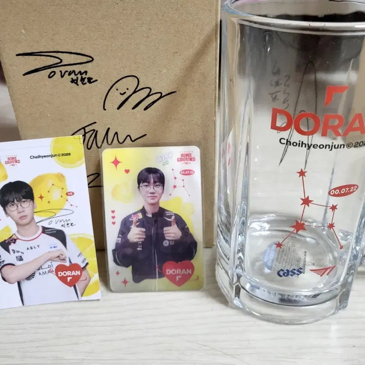 [BUNJANG] T1 Doran Beer Glass + Lenticular Photocard + Signed Sticker / T1 카스 도란 Doran 맥주잔 + 렌티큘러 포토 카드+ 사인 스티커