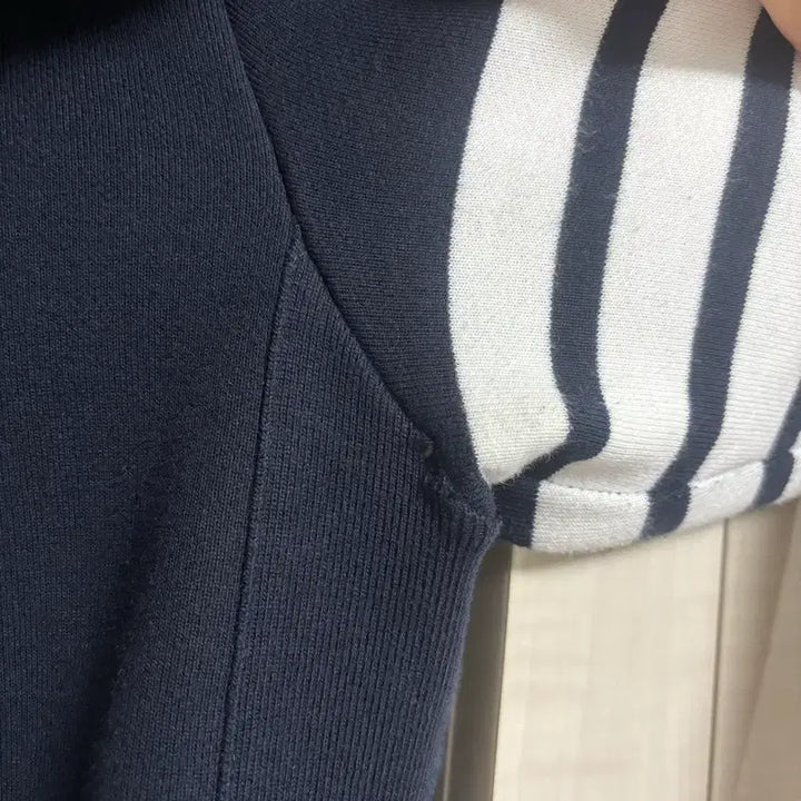 [BUNJANG] Thom Browne Navy Sweatshirt / [26년식/5/네이비] 톰브라운 사선완장 맨투맨 네이비 5사이즈