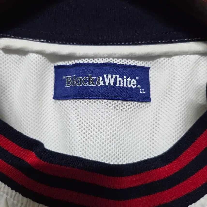 [SOLD OUT] (LL) 105  Black&amp;White 화이트 윈드브레이커 풀오버
