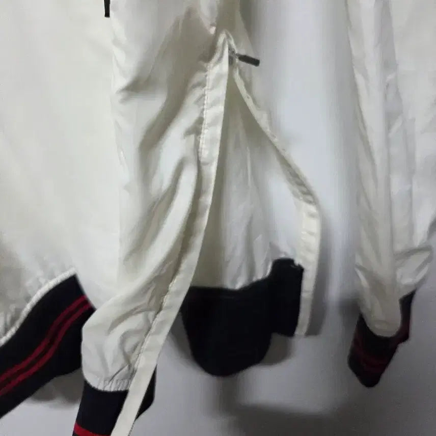 [SOLD OUT] (LL) 105  Black&amp;White 화이트 윈드브레이커 풀오버