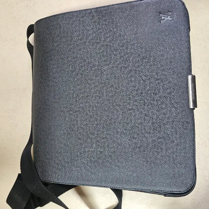 [BUNJANG] Louis Vuitton Taiga Leather Men&