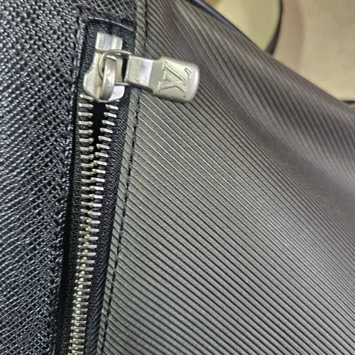 [BUNJANG] Louis Vuitton Taiga Leather Men&