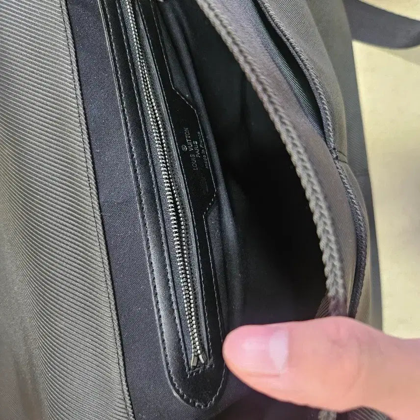 [BUNJANG] Louis Vuitton Taiga Leather Men&