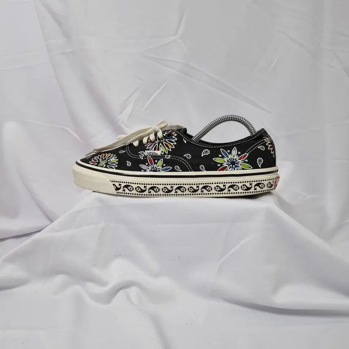 [SOLD OUT] 빈티지하서 275 반스 어센틱 44 DX 애너하임 팩토리 페이즐리 블랙